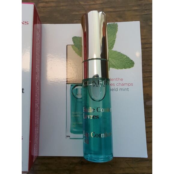 CLARINS Lip Comfort Oil 06 Mint 2.8 ml / 0.09 oz - Picture 2 of 3
